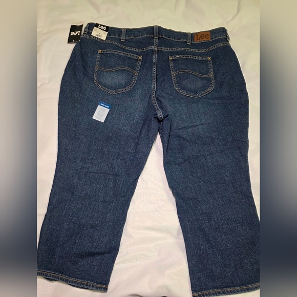 LEE Regular Fit Midrise Fit Denim Capris- Women's Plus Size 24 NWT - Picture 3 of 6